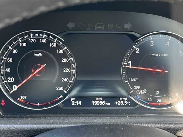 ＢＭＷ ３２０ｉ Mスポーツ 静岡県 2018(平30)年 2万km アルピンホワイトⅢ 純正ナビ/・FM/AM/・音楽ライブラリ/・CD/DVD/・Bluetooth/・USB/主要装備/・前席パワーシート/・前席シートヒーター/・パドルシフト/・レーンキープアシスト/・衝突被害軽減システム/・コーナーセンサー/・バックカメラ/・追従クルコン/・１９インチ純正アルミ/・アイドリングストップ/・ＬＥＤヘッドライト
