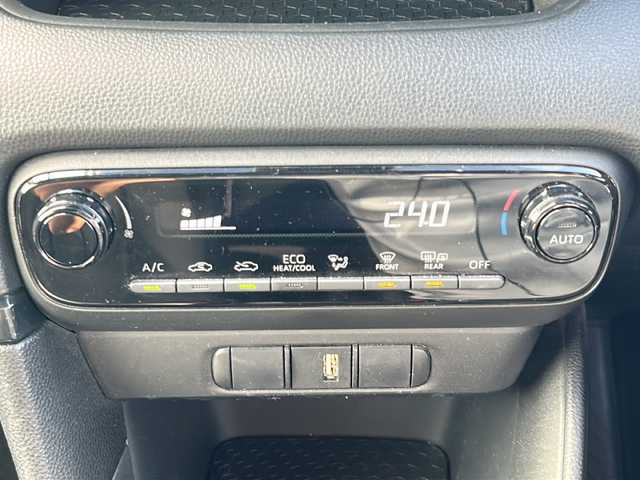 トヨタ ヤリス ハイブリッド X 山形県 2020(令2)年 6.4万km シアンM 4WD/レーダークルーズコントロール/ブラインドスポットモニター/トヨタセーフティーセンス/パーキングアシスト/前後コーナーセンサー/横滑り防止装置/純正ナビ/（Bluetooth/CD/DVD/フルセグ)/全方位カメラ/寒冷地仕様/オートヘッドライト/オートマッチクハイビーム/ビルトインETC/純正フロアマット/スマートキー×2/電動格納ミラー/ウィンカーミラー/ドアバイザー