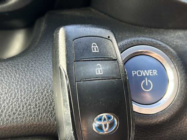 トヨタ ヤリス ハイブリッド X 山形県 2020(令2)年 6.4万km シアンM 4WD/レーダークルーズコントロール/ブラインドスポットモニター/トヨタセーフティーセンス/パーキングアシスト/前後コーナーセンサー/横滑り防止装置/純正ナビ/（Bluetooth/CD/DVD/フルセグ)/全方位カメラ/寒冷地仕様/オートヘッドライト/オートマッチクハイビーム/ビルトインETC/純正フロアマット/スマートキー×2/電動格納ミラー/ウィンカーミラー/ドアバイザー