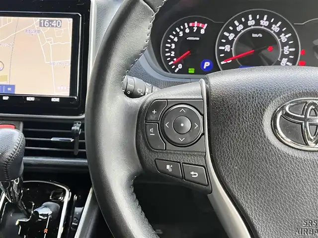 トヨタ ヴォクシー ZS 煌Ⅲ 滋賀県 2021(令3)年 3.3万km ブラック 純正9インチナビ/【Bluetooth/CD/DVD/フルセグTV】/両側パワースライドドア/ハーフレザーシート/バックカメラ/クリアランスソナー/クルーズコントロール/プリクラッシュセーフティ/LEDヘッドライト/オートマチックハイビーム/ビルトインETC/プッシュスタート/スマートキー/ステアリングリモコン