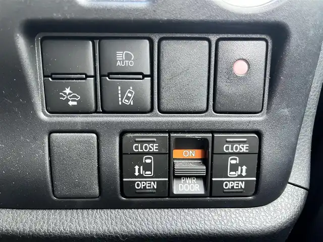 トヨタ ヴォクシー ZS 煌Ⅲ 滋賀県 2021(令3)年 3.3万km ブラック 純正9インチナビ/【Bluetooth/CD/DVD/フルセグTV】/両側パワースライドドア/ハーフレザーシート/バックカメラ/クリアランスソナー/クルーズコントロール/プリクラッシュセーフティ/LEDヘッドライト/オートマチックハイビーム/ビルトインETC/プッシュスタート/スマートキー/ステアリングリモコン