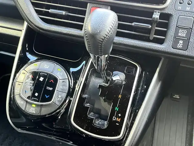 トヨタ ヴォクシー ZS 煌Ⅲ 滋賀県 2021(令3)年 3.3万km ブラック 純正9インチナビ/【Bluetooth/CD/DVD/フルセグTV】/両側パワースライドドア/ハーフレザーシート/バックカメラ/クリアランスソナー/クルーズコントロール/プリクラッシュセーフティ/LEDヘッドライト/オートマチックハイビーム/ビルトインETC/プッシュスタート/スマートキー/ステアリングリモコン