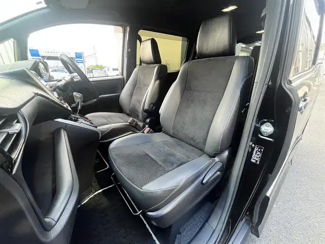 トヨタ ヴォクシー ZS 煌Ⅲ 滋賀県 2021(令3)年 3.3万km ブラック 純正9インチナビ/【Bluetooth/CD/DVD/フルセグTV】/両側パワースライドドア/ハーフレザーシート/バックカメラ/クリアランスソナー/クルーズコントロール/プリクラッシュセーフティ/LEDヘッドライト/オートマチックハイビーム/ビルトインETC/プッシュスタート/スマートキー/ステアリングリモコン