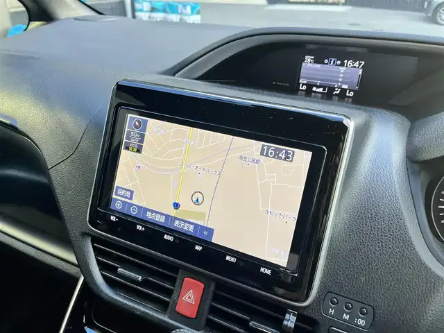 トヨタ ヴォクシー ZS 煌Ⅲ 滋賀県 2021(令3)年 3.3万km ブラック 純正9インチナビ/【Bluetooth/CD/DVD/フルセグTV】/両側パワースライドドア/ハーフレザーシート/バックカメラ/クリアランスソナー/クルーズコントロール/プリクラッシュセーフティ/LEDヘッドライト/オートマチックハイビーム/ビルトインETC/プッシュスタート/スマートキー/ステアリングリモコン