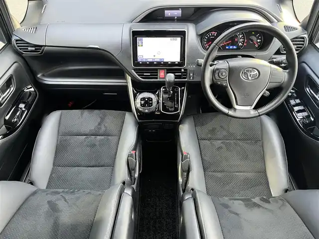 トヨタ ヴォクシー ZS 煌Ⅲ 滋賀県 2021(令3)年 3.3万km ブラック 純正9インチナビ/【Bluetooth/CD/DVD/フルセグTV】/両側パワースライドドア/ハーフレザーシート/バックカメラ/クリアランスソナー/クルーズコントロール/プリクラッシュセーフティ/LEDヘッドライト/オートマチックハイビーム/ビルトインETC/プッシュスタート/スマートキー/ステアリングリモコン