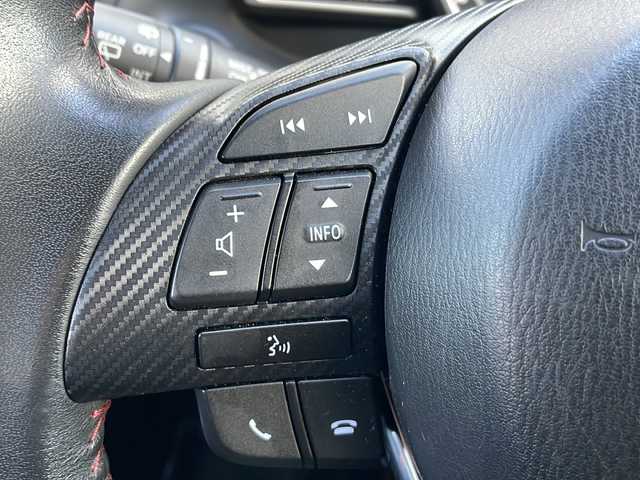 マツダ アクセラ スポーツ 15S 富山県 2014(平26)年 2.4万km スノーフレイクホワイトパールマイカ 禁煙車/純正ナビ/バックカメラ/フルセグ/アイドリングストップ/オートライト/ＬＥＤヘッドライト/フォグランプ/横滑り防止/１６インチ純正アルミホイール/純正フロアマット/ＥＴＣ/保証書・取扱説明