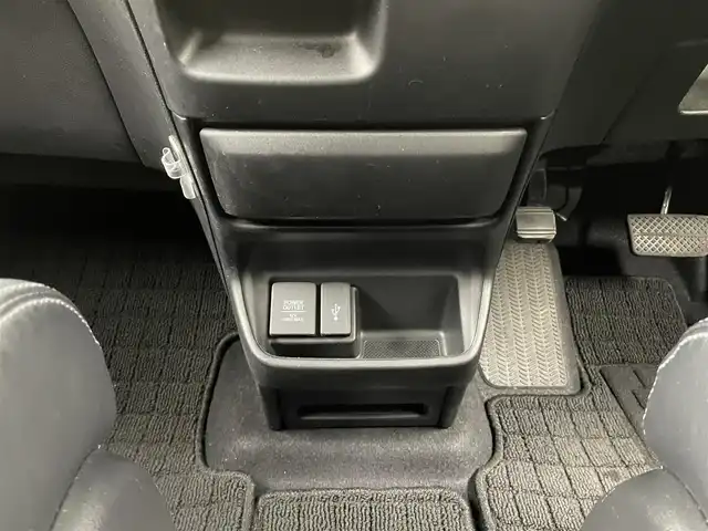 ホンダ フリード G ホンダセンシング 大分県 2021(令3)年 2.8万km プラチナホワイトパール ホンダセンシング/・衝突軽減ブレーキ/・誤発進抑制/・路外逸脱抑制/・アダクティブクルーズコントロール/・標識認識機能/・先行者発進お知らせ/・オートハイビーム/純正ナビ/（フルセグ/CD/DVD/Bluetooth）/バックカメラ/ビルトインETC/前席シートヒーター/オートライト/ステアリングスイッチ/LEDヘッドライト/スマートキー・プッシュスタート/電動格納ミラー