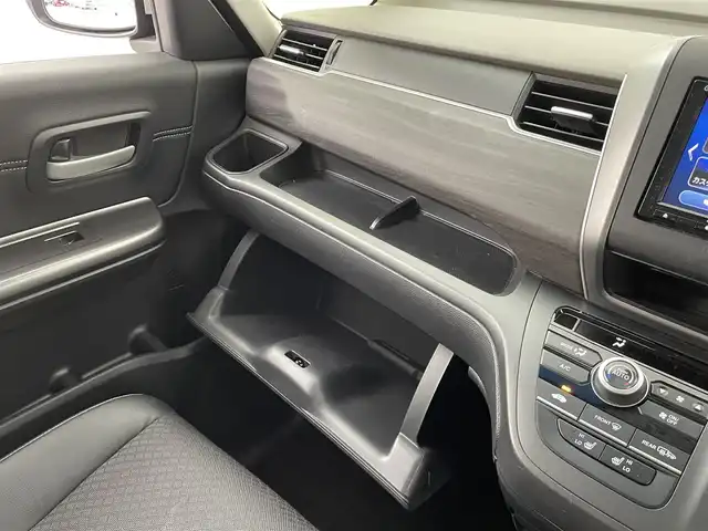 ホンダ フリード G ホンダセンシング 大分県 2021(令3)年 2.8万km プラチナホワイトパール ホンダセンシング/・衝突軽減ブレーキ/・誤発進抑制/・路外逸脱抑制/・アダクティブクルーズコントロール/・標識認識機能/・先行者発進お知らせ/・オートハイビーム/純正ナビ/（フルセグ/CD/DVD/Bluetooth）/バックカメラ/ビルトインETC/前席シートヒーター/オートライト/ステアリングスイッチ/LEDヘッドライト/スマートキー・プッシュスタート/電動格納ミラー