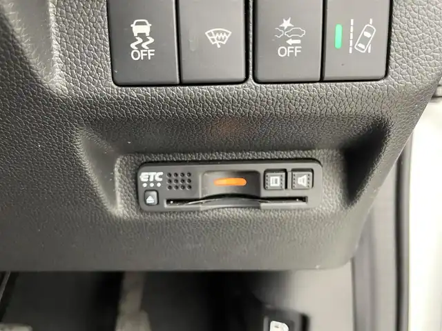 ホンダ フリード G ホンダセンシング 大分県 2021(令3)年 2.8万km プラチナホワイトパール ホンダセンシング/・衝突軽減ブレーキ/・誤発進抑制/・路外逸脱抑制/・アダクティブクルーズコントロール/・標識認識機能/・先行者発進お知らせ/・オートハイビーム/純正ナビ/（フルセグ/CD/DVD/Bluetooth）/バックカメラ/ビルトインETC/前席シートヒーター/オートライト/ステアリングスイッチ/LEDヘッドライト/スマートキー・プッシュスタート/電動格納ミラー