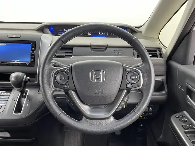 ホンダ フリード G ホンダセンシング 大分県 2021(令3)年 2.8万km プラチナホワイトパール ホンダセンシング/・衝突軽減ブレーキ/・誤発進抑制/・路外逸脱抑制/・アダクティブクルーズコントロール/・標識認識機能/・先行者発進お知らせ/・オートハイビーム/純正ナビ/（フルセグ/CD/DVD/Bluetooth）/バックカメラ/ビルトインETC/前席シートヒーター/オートライト/ステアリングスイッチ/LEDヘッドライト/スマートキー・プッシュスタート/電動格納ミラー