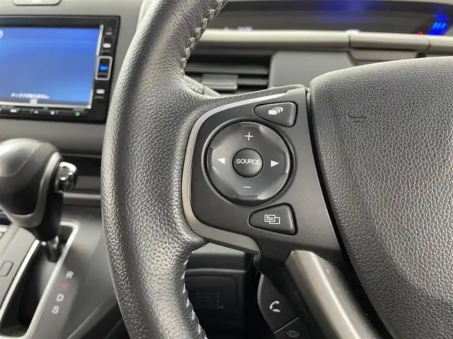 ホンダ フリード G ホンダセンシング 大分県 2021(令3)年 2.8万km プラチナホワイトパール ホンダセンシング/・衝突軽減ブレーキ/・誤発進抑制/・路外逸脱抑制/・アダクティブクルーズコントロール/・標識認識機能/・先行者発進お知らせ/・オートハイビーム/純正ナビ/（フルセグ/CD/DVD/Bluetooth）/バックカメラ/ビルトインETC/前席シートヒーター/オートライト/ステアリングスイッチ/LEDヘッドライト/スマートキー・プッシュスタート/電動格納ミラー