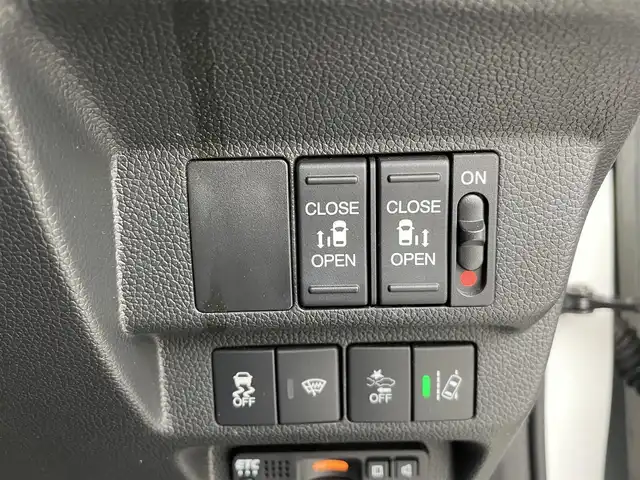 ホンダ フリード G ホンダセンシング 大分県 2021(令3)年 2.8万km プラチナホワイトパール ホンダセンシング/・衝突軽減ブレーキ/・誤発進抑制/・路外逸脱抑制/・アダクティブクルーズコントロール/・標識認識機能/・先行者発進お知らせ/・オートハイビーム/純正ナビ/（フルセグ/CD/DVD/Bluetooth）/バックカメラ/ビルトインETC/前席シートヒーター/オートライト/ステアリングスイッチ/LEDヘッドライト/スマートキー・プッシュスタート/電動格納ミラー