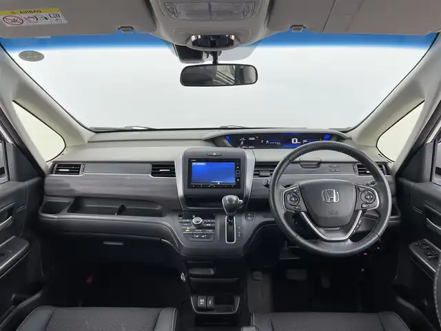 ホンダ フリード G ホンダセンシング 大分県 2021(令3)年 2.8万km プラチナホワイトパール ホンダセンシング/・衝突軽減ブレーキ/・誤発進抑制/・路外逸脱抑制/・アダクティブクルーズコントロール/・標識認識機能/・先行者発進お知らせ/・オートハイビーム/純正ナビ/（フルセグ/CD/DVD/Bluetooth）/バックカメラ/ビルトインETC/前席シートヒーター/オートライト/ステアリングスイッチ/LEDヘッドライト/スマートキー・プッシュスタート/電動格納ミラー