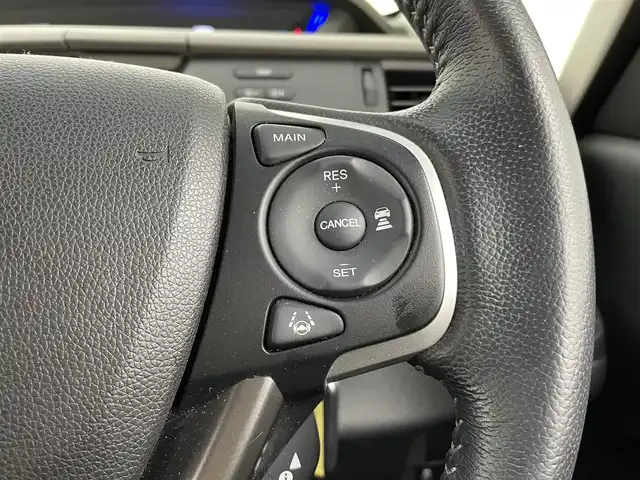 ホンダ フリード G ホンダセンシング 大分県 2021(令3)年 2.8万km プラチナホワイトパール ホンダセンシング/・衝突軽減ブレーキ/・誤発進抑制/・路外逸脱抑制/・アダクティブクルーズコントロール/・標識認識機能/・先行者発進お知らせ/・オートハイビーム/純正ナビ/（フルセグ/CD/DVD/Bluetooth）/バックカメラ/ビルトインETC/前席シートヒーター/オートライト/ステアリングスイッチ/LEDヘッドライト/スマートキー・プッシュスタート/電動格納ミラー