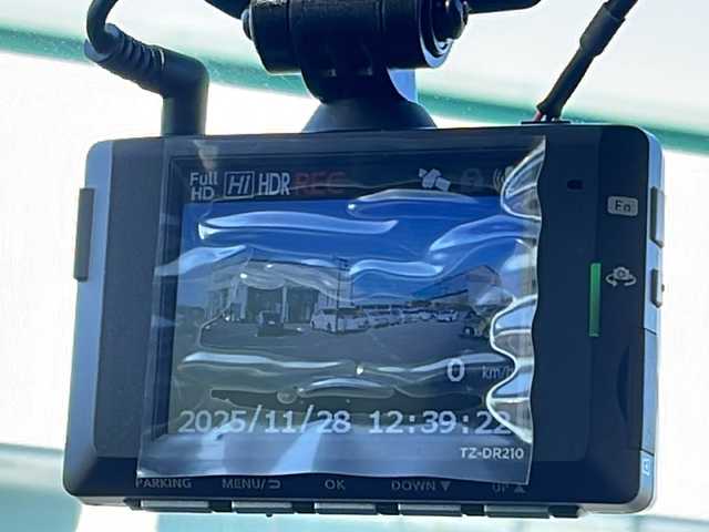 トヨタ シエンタ ハイブリッド Z 茨城県 2024(令6)年 0.8万km アーバンカーキ 純正SDナビ(Bluetooth/バックカメラ/フルセグTV)/横滑り防止装置/コーナーセンサー/レーンキープアシスト/LEDオートライト/アダプティブクルーズコントロール/スマートキー/冷房AAC/USB入力端子/ETC/ドライブレコーダー/純正フロアマット/シートヒーター/両側パワースライドドア/15インチアルミホイール