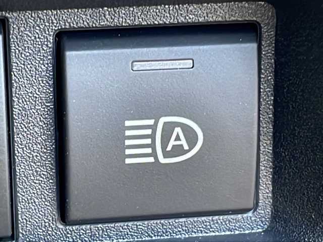 トヨタ シエンタ ハイブリッド Z 茨城県 2024(令6)年 0.8万km アーバンカーキ 純正SDナビ(Bluetooth/バックカメラ/フルセグTV)/横滑り防止装置/コーナーセンサー/レーンキープアシスト/LEDオートライト/アダプティブクルーズコントロール/スマートキー/冷房AAC/USB入力端子/ETC/ドライブレコーダー/純正フロアマット/シートヒーター/両側パワースライドドア/15インチアルミホイール