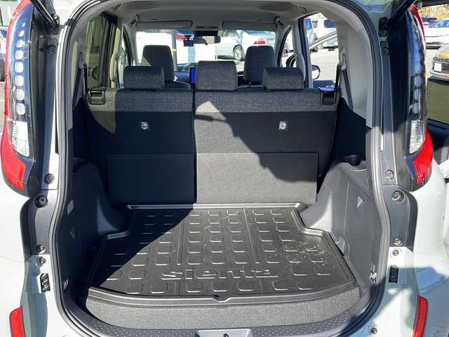 トヨタ シエンタ ハイブリッド Z 茨城県 2024(令6)年 0.8万km アーバンカーキ 純正SDナビ(Bluetooth/バックカメラ/フルセグTV)/横滑り防止装置/コーナーセンサー/レーンキープアシスト/LEDオートライト/アダプティブクルーズコントロール/スマートキー/冷房AAC/USB入力端子/ETC/ドライブレコーダー/純正フロアマット/シートヒーター/両側パワースライドドア/15インチアルミホイール