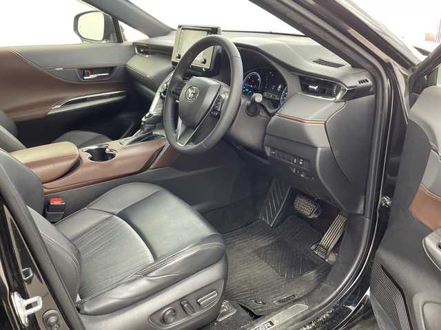 トヨタ ハリアー ハイブリッド G 兵庫県 2021(令3)年 6.2万km プレシャスブラックパール ・純正8インチディスプレイオーディオ/（ナビ・フルセグ・BT・USB・AUX）/・バックカメラ/・トヨタセーフティセンス/・プリクラッシュセーフティ/・レーントレーシングアシスト/・ふらつき警報/・ブラインドスポットモニター/・クリアランスソナー/・リアクロストラフィックアラート/・ロードサインアシスト/・レーダークルーズコントロール/・オートマチックハイビーム/・先行車発進告知/・ステアリングスイッチ/・デジタルインナーミラー/・ビルトインETC/・電動リアゲート/・横滑り防止装置/・ハーフレザーシート/・LEDライト/・フォグランプ/・オートライト/・電子パーキングブレーキ/・オートホールド/・スマートキー/・プッシュスタート