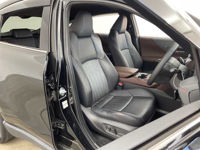 トヨタ ハリアー ハイブリッド G 兵庫県 2021(令3)年 6.2万km プレシャスブラックパール ・純正8インチディスプレイオーディオ/（ナビ・フルセグ・BT・USB・AUX）/・バックカメラ/・トヨタセーフティセンス/・プリクラッシュセーフティ/・レーントレーシングアシスト/・ふらつき警報/・ブラインドスポットモニター/・クリアランスソナー/・リアクロストラフィックアラート/・ロードサインアシスト/・レーダークルーズコントロール/・オートマチックハイビーム/・先行車発進告知/・ステアリングスイッチ/・デジタルインナーミラー/・ビルトインETC/・電動リアゲート/・横滑り防止装置/・ハーフレザーシート/・LEDライト/・フォグランプ/・オートライト/・電子パーキングブレーキ/・オートホールド/・スマートキー/・プッシュスタート