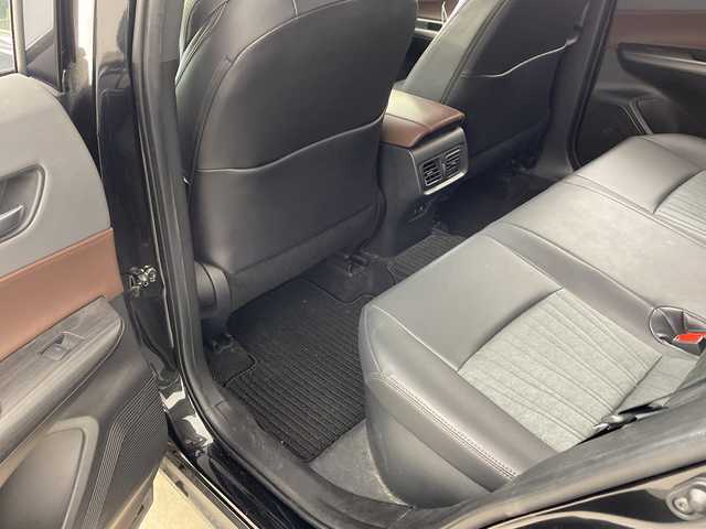 トヨタ ハリアー ハイブリッド G 兵庫県 2021(令3)年 6.2万km プレシャスブラックパール ・純正8インチディスプレイオーディオ/（ナビ・フルセグ・BT・USB・AUX）/・バックカメラ/・トヨタセーフティセンス/・プリクラッシュセーフティ/・レーントレーシングアシスト/・ふらつき警報/・ブラインドスポットモニター/・クリアランスソナー/・リアクロストラフィックアラート/・ロードサインアシスト/・レーダークルーズコントロール/・オートマチックハイビーム/・先行車発進告知/・ステアリングスイッチ/・デジタルインナーミラー/・ビルトインETC/・電動リアゲート/・横滑り防止装置/・ハーフレザーシート/・LEDライト/・フォグランプ/・オートライト/・電子パーキングブレーキ/・オートホールド/・スマートキー/・プッシュスタート