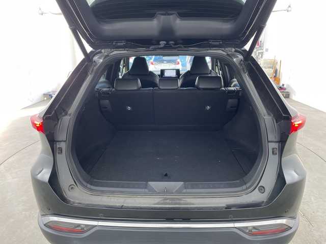 トヨタ ハリアー ハイブリッド G 兵庫県 2021(令3)年 6.2万km プレシャスブラックパール ・純正8インチディスプレイオーディオ/（ナビ・フルセグ・BT・USB・AUX）/・バックカメラ/・トヨタセーフティセンス/・プリクラッシュセーフティ/・レーントレーシングアシスト/・ふらつき警報/・ブラインドスポットモニター/・クリアランスソナー/・リアクロストラフィックアラート/・ロードサインアシスト/・レーダークルーズコントロール/・オートマチックハイビーム/・先行車発進告知/・ステアリングスイッチ/・デジタルインナーミラー/・ビルトインETC/・電動リアゲート/・横滑り防止装置/・ハーフレザーシート/・LEDライト/・フォグランプ/・オートライト/・電子パーキングブレーキ/・オートホールド/・スマートキー/・プッシュスタート