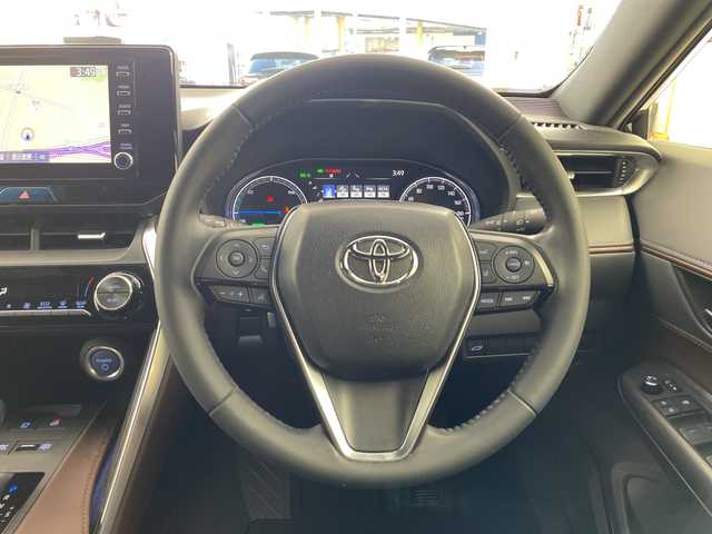 トヨタ ハリアー ハイブリッド G 兵庫県 2021(令3)年 6.2万km プレシャスブラックパール ・純正8インチディスプレイオーディオ/（ナビ・フルセグ・BT・USB・AUX）/・バックカメラ/・トヨタセーフティセンス/・プリクラッシュセーフティ/・レーントレーシングアシスト/・ふらつき警報/・ブラインドスポットモニター/・クリアランスソナー/・リアクロストラフィックアラート/・ロードサインアシスト/・レーダークルーズコントロール/・オートマチックハイビーム/・先行車発進告知/・ステアリングスイッチ/・デジタルインナーミラー/・ビルトインETC/・電動リアゲート/・横滑り防止装置/・ハーフレザーシート/・LEDライト/・フォグランプ/・オートライト/・電子パーキングブレーキ/・オートホールド/・スマートキー/・プッシュスタート