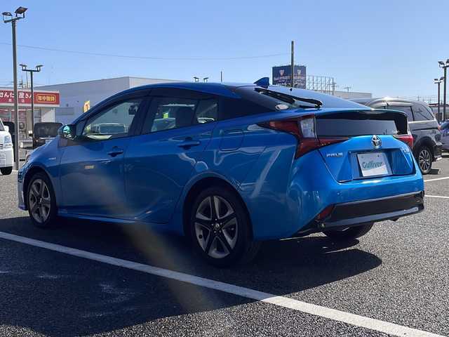 トヨタ プリウス Sツーリングセレクション 島根県 2019(令1)年 5.9万km ブルーM 純正9インチナビ（NSZT-Y68T）/フルセグTV/Bluetooth接続/バックカメラ/ドライブレコーダー/シートヒーター/ビルトインETC/レザーシート/トヨタセーフティセンス/・プリクラッシュセーフティ/・レーンディパーチャーアラート/・レーダークルーズコントロール/・オートマチックハイビーム/・先行車発進お知らせ機能/・ふらつき警報機能