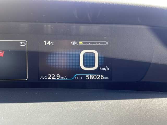 トヨタ プリウス Sツーリングセレクション 島根県 2019(令1)年 5.9万km ブルーM 純正9インチナビ（NSZT-Y68T）/フルセグTV/Bluetooth接続/バックカメラ/ドライブレコーダー/シートヒーター/ビルトインETC/レザーシート/トヨタセーフティセンス/・プリクラッシュセーフティ/・レーンディパーチャーアラート/・レーダークルーズコントロール/・オートマチックハイビーム/・先行車発進お知らせ機能/・ふらつき警報機能