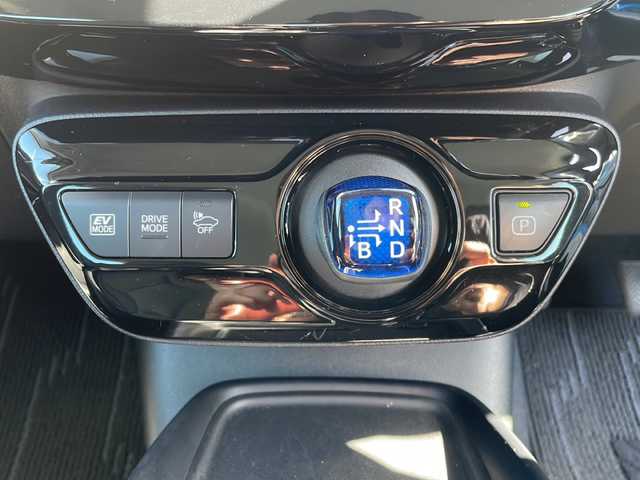 トヨタ プリウス Sツーリングセレクション 島根県 2019(令1)年 5.9万km ブルーM 純正9インチナビ（NSZT-Y68T）/フルセグTV/Bluetooth接続/バックカメラ/ドライブレコーダー/シートヒーター/ビルトインETC/レザーシート/トヨタセーフティセンス/・プリクラッシュセーフティ/・レーンディパーチャーアラート/・レーダークルーズコントロール/・オートマチックハイビーム/・先行車発進お知らせ機能/・ふらつき警報機能