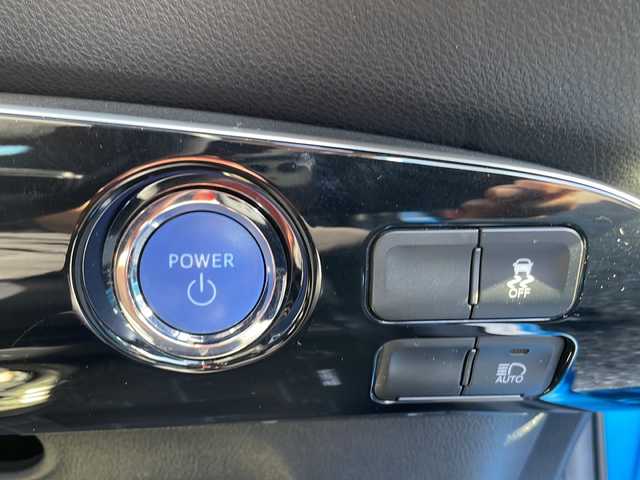 トヨタ プリウス Sツーリングセレクション 島根県 2019(令1)年 5.9万km ブルーM 純正9インチナビ（NSZT-Y68T）/フルセグTV/Bluetooth接続/バックカメラ/ドライブレコーダー/シートヒーター/ビルトインETC/レザーシート/トヨタセーフティセンス/・プリクラッシュセーフティ/・レーンディパーチャーアラート/・レーダークルーズコントロール/・オートマチックハイビーム/・先行車発進お知らせ機能/・ふらつき警報機能