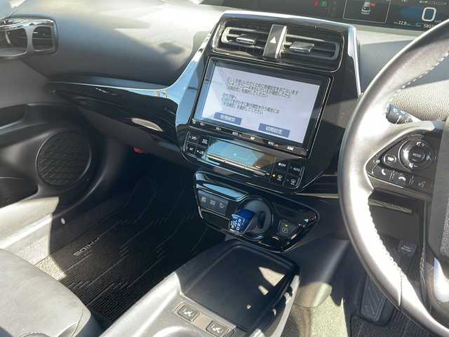 トヨタ プリウス Sツーリングセレクション 島根県 2019(令1)年 5.9万km ブルーM 純正9インチナビ（NSZT-Y68T）/フルセグTV/Bluetooth接続/バックカメラ/ドライブレコーダー/シートヒーター/ビルトインETC/レザーシート/トヨタセーフティセンス/・プリクラッシュセーフティ/・レーンディパーチャーアラート/・レーダークルーズコントロール/・オートマチックハイビーム/・先行車発進お知らせ機能/・ふらつき警報機能