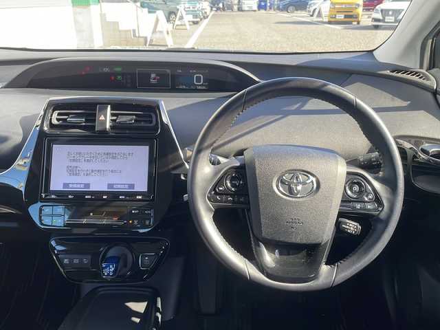トヨタ プリウス Sツーリングセレクション 島根県 2019(令1)年 5.9万km ブルーM 純正9インチナビ（NSZT-Y68T）/フルセグTV/Bluetooth接続/バックカメラ/ドライブレコーダー/シートヒーター/ビルトインETC/レザーシート/トヨタセーフティセンス/・プリクラッシュセーフティ/・レーンディパーチャーアラート/・レーダークルーズコントロール/・オートマチックハイビーム/・先行車発進お知らせ機能/・ふらつき警報機能