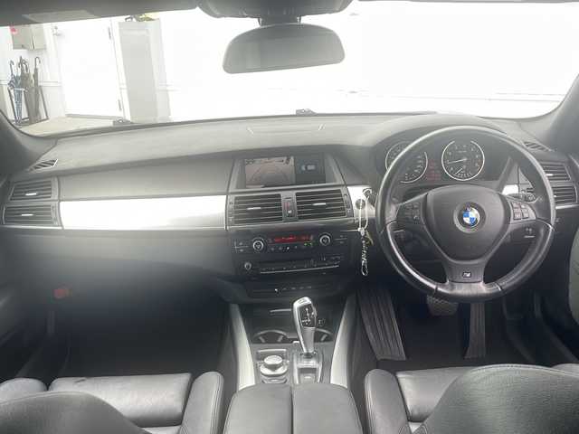 ＢＭＷ Ｘ５ xDrive30i Mスポーツ 三重県 2009(平21)年 10.5万km サファイアブラックP 純正ナビ　/バックカメラ　/クルーズコントロール　/オートライト　/ＨＩＤヘッドライト　/フォグライト　/ダウンヒルアシストコントロール/電動調性ステアリング　ブ/レーキホールド　/メモリ付パワーシート　/電格ミラー