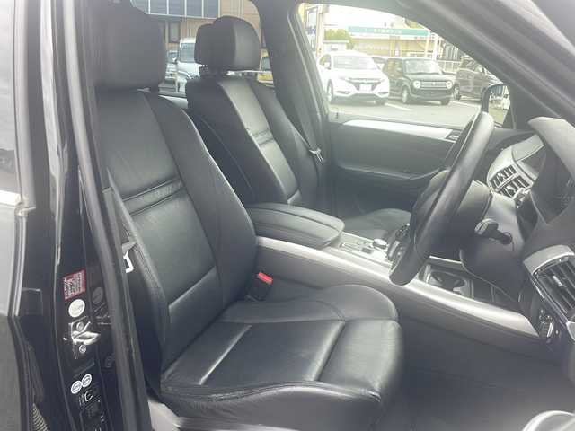 ＢＭＷ Ｘ５ xDrive30i Mスポーツ 三重県 2009(平21)年 10.5万km サファイアブラックP 純正ナビ　/バックカメラ　/クルーズコントロール　/オートライト　/ＨＩＤヘッドライト　/フォグライト　/ダウンヒルアシストコントロール/電動調性ステアリング　ブ/レーキホールド　/メモリ付パワーシート　/電格ミラー