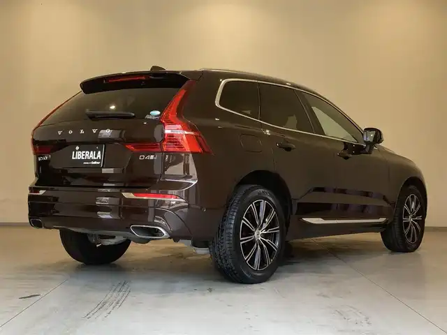 ボルボ ＸＣ６０ D4 AWD インスクリプション 熊本県 2019(平31)年 2.3万km メープルブラウンM ・ワンオーナー/・スマートキー/・プッシュスタート/・パノラマサンルーフ /・CitySafety/・レーンキープエイド/・ロードサインインフォメーション/・ドライバーアラート/・オートハイビーム/・ブラインドスポットモニター/・衝突回避/・リアクロストラフィックアラート/・パーキングアシスト/・アクティブ・ベンディング・ライト/・クルーズコントロール(追従式)/・茶革シート/・前席パワーシート/・全席シートヒーター /・前席エアシート /・ハンドルヒーター /・純正メモリナビ/　【CD・Bluetooth・USB】/・harman/kardonサウンドシステム/・スマホ連携/　【AppleCarPlay・AndroidAuto】/・フルセグTV/・全方位カメラ/・ETC/・ヘッドアップディスプレイ/・ドライブレコーダー(前方録画)/・パワーバックドア/・LEDヘッドランプ/・LEDフォグランプ/・純正マット/・保証書/取説