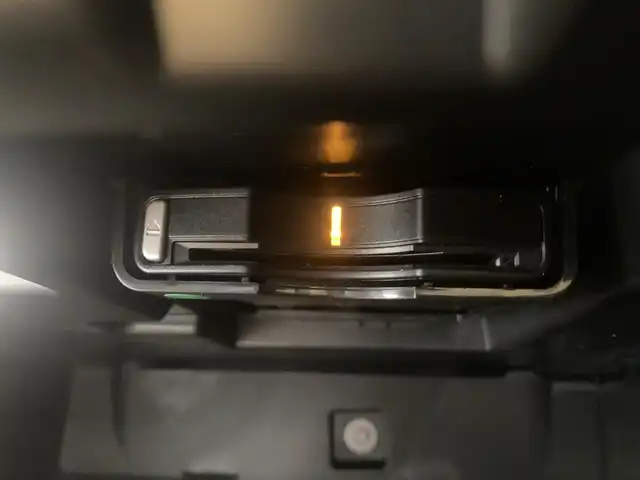ボルボ ＸＣ６０ D4 AWD インスクリプション 熊本県 2019(平31)年 2.3万km メープルブラウンM ・ワンオーナー/・スマートキー/・プッシュスタート/・パノラマサンルーフ /・CitySafety/・レーンキープエイド/・ロードサインインフォメーション/・ドライバーアラート/・オートハイビーム/・ブラインドスポットモニター/・衝突回避/・リアクロストラフィックアラート/・パーキングアシスト/・アクティブ・ベンディング・ライト/・クルーズコントロール(追従式)/・茶革シート/・前席パワーシート/・全席シートヒーター /・前席エアシート /・ハンドルヒーター /・純正メモリナビ/　【CD・Bluetooth・USB】/・harman/kardonサウンドシステム/・スマホ連携/　【AppleCarPlay・AndroidAuto】/・フルセグTV/・全方位カメラ/・ETC/・ヘッドアップディスプレイ/・ドライブレコーダー(前方録画)/・パワーバックドア/・LEDヘッドランプ/・LEDフォグランプ/・純正マット/・保証書/取説