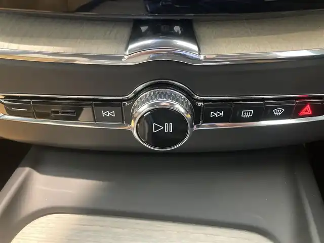 ボルボ ＸＣ６０ D4 AWD インスクリプション 熊本県 2019(平31)年 2.3万km メープルブラウンM ・ワンオーナー/・スマートキー/・プッシュスタート/・パノラマサンルーフ /・CitySafety/・レーンキープエイド/・ロードサインインフォメーション/・ドライバーアラート/・オートハイビーム/・ブラインドスポットモニター/・衝突回避/・リアクロストラフィックアラート/・パーキングアシスト/・アクティブ・ベンディング・ライト/・クルーズコントロール(追従式)/・茶革シート/・前席パワーシート/・全席シートヒーター /・前席エアシート /・ハンドルヒーター /・純正メモリナビ/　【CD・Bluetooth・USB】/・harman/kardonサウンドシステム/・スマホ連携/　【AppleCarPlay・AndroidAuto】/・フルセグTV/・全方位カメラ/・ETC/・ヘッドアップディスプレイ/・ドライブレコーダー(前方録画)/・パワーバックドア/・LEDヘッドランプ/・LEDフォグランプ/・純正マット/・保証書/取説