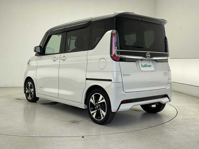 日産 ルークス HWS Gターボ プロパイロットED 千葉県 2022(令4)年 4.4万km チタニウムグレーM/シルキーホワイト プロパイロット/アラウンドビューモニター/レーンキープアシスト/レーダークルーズコントロール/衝突軽減システム/コーナーセンサー（前後）/純正SDナビ（MM321D-L）/　Bluetooth/フルセグTV/CD/DVD/USB/AUX/ステアリングスイッチ/純正ETC/両側パワースライドドア/純正フロアマット/LEDヘッドライト/オートライト/純正15インチアルミホイール