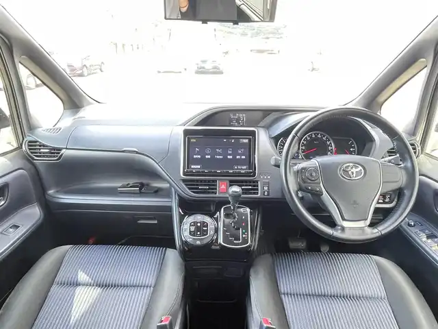 トヨタ ヴォクシー ZS 煌Ⅱ 山口県 2016(平28)年 7.9万km ブラック 9型ナビ フルセグTV CD DVD BT/フリップダウンモニター/両側パワースライドドア/衝突被害軽減ブレーキ/レーンアシスト/オートマチックハイビーム/LEDオートヘッドライト/フォグライト/スマートキー/リア窓ロールサンシェード/ステアリングリモコン/横滑り防止/禁煙車