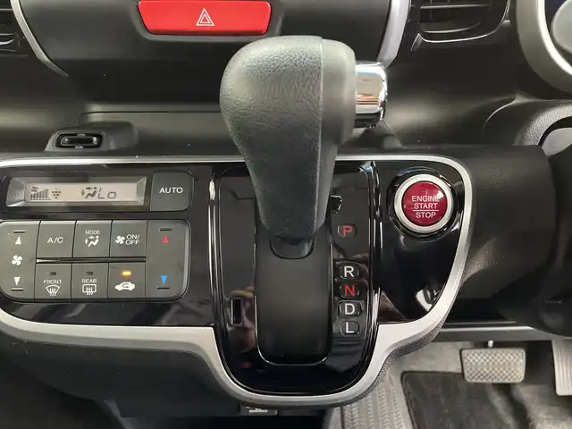 ホンダ Ｎ ＢＯＸ カスタム G SSパッケージ 鹿児島県 2015(平27)年 6.8万km プレミアムベルベットパープル・パール あんしんパッケージ/社外SDナビ/DVD再生可/ワンセグTV/両側電動スライドドア/ステアリングスイッチ/HIDヘッドライト/オートライトコントロール/リアサンシェード/純正14インチアルミホイール/スマートキー×2/エンジンプッシュスタート/純正フロアマット