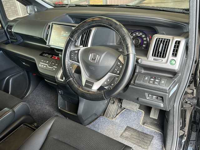 ホンダ ステップワゴン スパーダ Z クールスピリット 静岡県 2014(平26)年 10.2万km プレミアムスパークルブラックパール 純正メモリナビ/・CD/・DVD/・フルセグＴＶ/・AM/・FM/主要装備/・両側パワスラ/・衝突軽減/・横滑り防止装置/・クルコン/・MTモード付/・バックカメラ/・ビルトインＥＴＣ/・ハーフレザーシート/・純正フロアマット/・純正アルミホイール/・キセノンヘッドライト/・オートライト/・スマートキー/・スペアキー1本