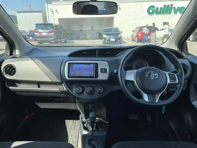 トヨタ ヴィッツ F 宮崎県 2015(平27)年 4.6万km ゴールドマイカM 純正ナビ/ワンセグTV/バックカメラ/ビルトインETC/横滑り防止装置/アイドリングストップ機能/SRSエアバッグ/LEDリアコンビネーションランプ/ファブリックシート/ヘッドライトレベライザー/コーナーポール/リモコンキー/禁煙車