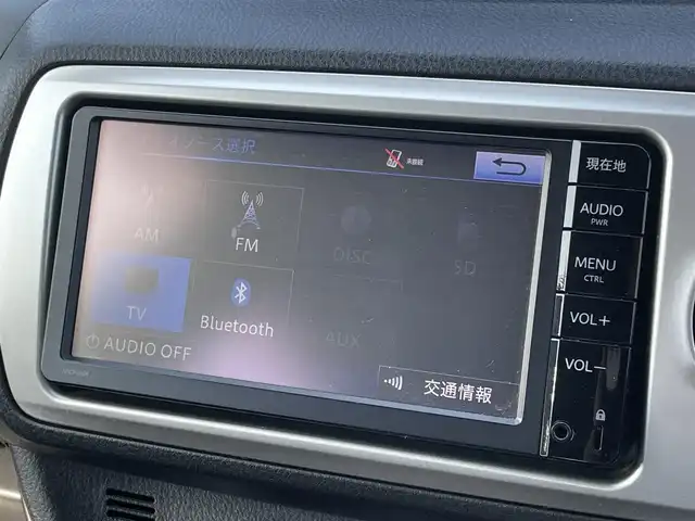 トヨタ ヴィッツ F 宮崎県 2015(平27)年 4.6万km ゴールドマイカM 純正ナビ/ワンセグTV/バックカメラ/ビルトインETC/横滑り防止装置/アイドリングストップ機能/SRSエアバッグ/LEDリアコンビネーションランプ/ファブリックシート/ヘッドライトレベライザー/コーナーポール/リモコンキー/禁煙車