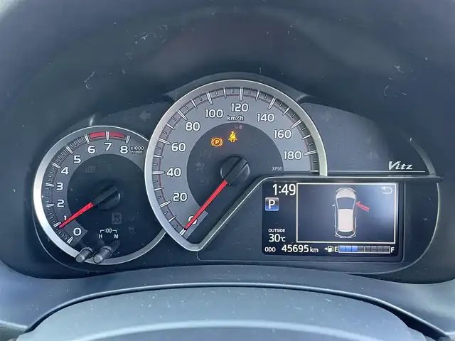 トヨタ ヴィッツ F 宮崎県 2015(平27)年 4.6万km ゴールドマイカM 純正ナビ/ワンセグTV/バックカメラ/ビルトインETC/横滑り防止装置/アイドリングストップ機能/SRSエアバッグ/LEDリアコンビネーションランプ/ファブリックシート/ヘッドライトレベライザー/コーナーポール/リモコンキー/禁煙車