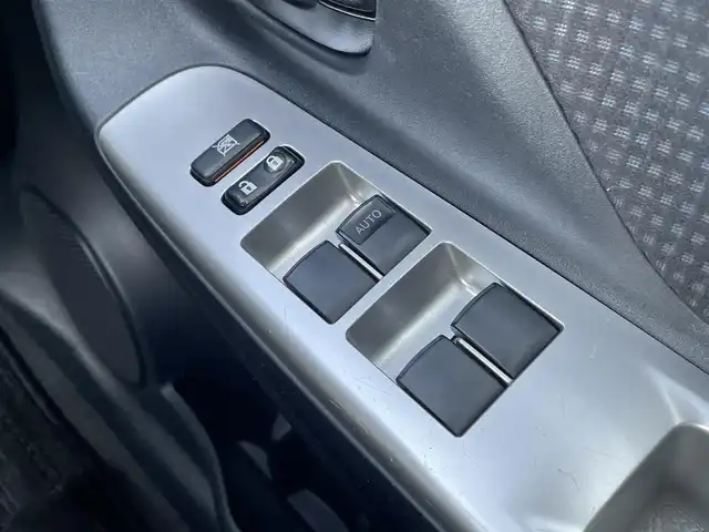 トヨタ ヴィッツ F 宮崎県 2015(平27)年 4.6万km ゴールドマイカM 純正ナビ/ワンセグTV/バックカメラ/ビルトインETC/横滑り防止装置/アイドリングストップ機能/SRSエアバッグ/LEDリアコンビネーションランプ/ファブリックシート/ヘッドライトレベライザー/コーナーポール/リモコンキー/禁煙車