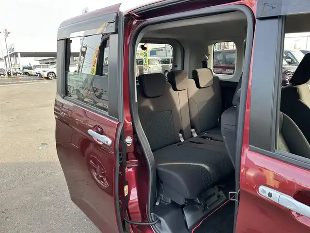 トヨタ ルーミー カスタムG－T 宮城県 2021(令3)年 1.5万km ファイアークォーツレッドM スマートアシスト/・衝突回避支援ブレーキ機能/・衝突警報機能/・車線逸脱警報機能/・ふらつき警報/・ブレーキ制御機能付誤発進抑制機能/・サイドビューランプ/・先行車発進お知らせ機能/・コーナーセンサー/・アダプティブドライビングビーム/・路側逸脱警報/・アダプティブクルーズコントロール/・標識認識機能/純正ナビ（NSZT-W68T）/・CD/DVD/・Bluetooth/・フルセグTV/バックカメラ/ビルトインETC/ドライブレコーダー/ウェルカムパワースライドドア（運転席側/助手席側）/革巻きステアリング/ステアリングスイッチ/電動パーキングブレーキ/ブレーキホールド/LEDヘッドランプ/フォグランプ/オートライト/スマートキー＆プッシュスタート/スペアキー1本/電動格納ミラー/純正15インチAW/フロアマット/ドアバイザー/Wエアバッグ