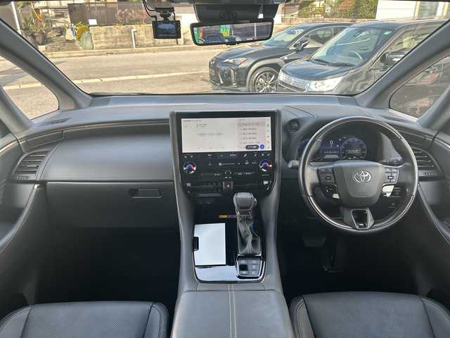 トヨタ アルファードハイブリット Z 愛知県 2023(令5)年 1.5万km プラチナホワイトパールマイカ ・禁煙車/・ワンオーナー/・純正ナビ/フルセグTV/・純正フリップダウンモニター/・Bluetooth/HDMI/USB/・セーフティセンス/・レーダークルーズ/・プリクラッシュセーフティ/・ブラインドスポットモニター/・クリアランスソナー/・LEDオートライト/・フォグランプ/・ステアスイッチ/・両側パワースライドドア/・パワーバックドア/・純正１８インチアルミ/・前後ドライブレコーダー/・デジタルインナーミラー/・ハンドルヒーター/・ECO/EVモード/・電動格納ミラーウインカー/・新車保証書/取扱説明書/・スペアキー