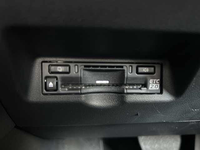 トヨタ アルファードハイブリット Z 愛知県 2023(令5)年 1.5万km プラチナホワイトパールマイカ ・禁煙車/・ワンオーナー/・純正ナビ/フルセグTV/・純正フリップダウンモニター/・Bluetooth/HDMI/USB/・セーフティセンス/・レーダークルーズ/・プリクラッシュセーフティ/・ブラインドスポットモニター/・クリアランスソナー/・LEDオートライト/・フォグランプ/・ステアスイッチ/・両側パワースライドドア/・パワーバックドア/・純正１８インチアルミ/・前後ドライブレコーダー/・デジタルインナーミラー/・ハンドルヒーター/・ECO/EVモード/・電動格納ミラーウインカー/・新車保証書/取扱説明書/・スペアキー