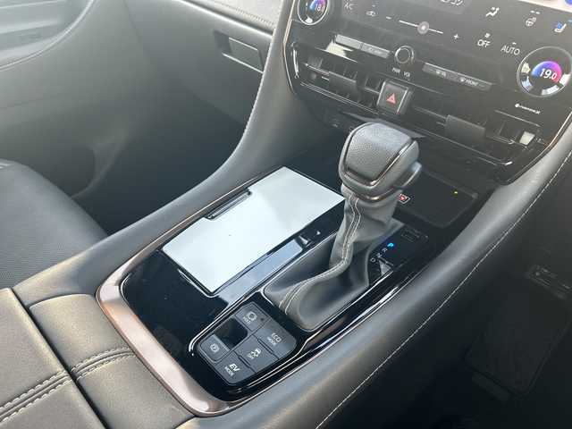 トヨタ アルファードハイブリット Z 愛知県 2023(令5)年 1.5万km プラチナホワイトパールマイカ ・禁煙車/・ワンオーナー/・純正ナビ/フルセグTV/・純正フリップダウンモニター/・Bluetooth/HDMI/USB/・セーフティセンス/・レーダークルーズ/・プリクラッシュセーフティ/・ブラインドスポットモニター/・クリアランスソナー/・LEDオートライト/・フォグランプ/・ステアスイッチ/・両側パワースライドドア/・パワーバックドア/・純正１８インチアルミ/・前後ドライブレコーダー/・デジタルインナーミラー/・ハンドルヒーター/・ECO/EVモード/・電動格納ミラーウインカー/・新車保証書/取扱説明書/・スペアキー