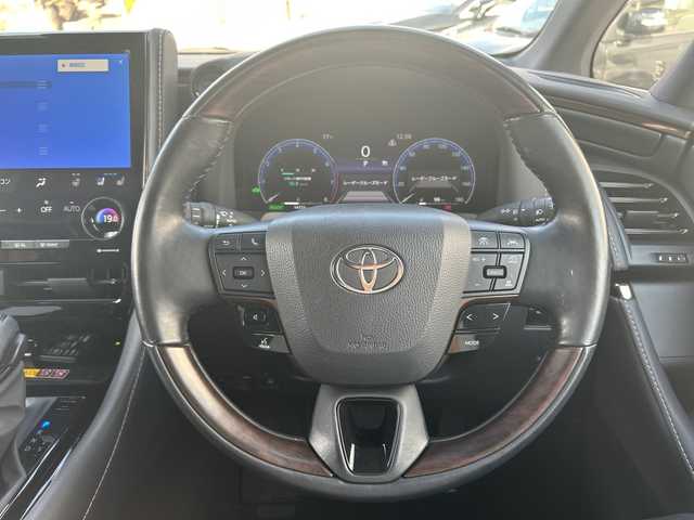 トヨタ アルファードハイブリット Z 愛知県 2023(令5)年 1.5万km プラチナホワイトパールマイカ ・禁煙車/・ワンオーナー/・純正ナビ/フルセグTV/・純正フリップダウンモニター/・Bluetooth/HDMI/USB/・セーフティセンス/・レーダークルーズ/・プリクラッシュセーフティ/・ブラインドスポットモニター/・クリアランスソナー/・LEDオートライト/・フォグランプ/・ステアスイッチ/・両側パワースライドドア/・パワーバックドア/・純正１８インチアルミ/・前後ドライブレコーダー/・デジタルインナーミラー/・ハンドルヒーター/・ECO/EVモード/・電動格納ミラーウインカー/・新車保証書/取扱説明書/・スペアキー